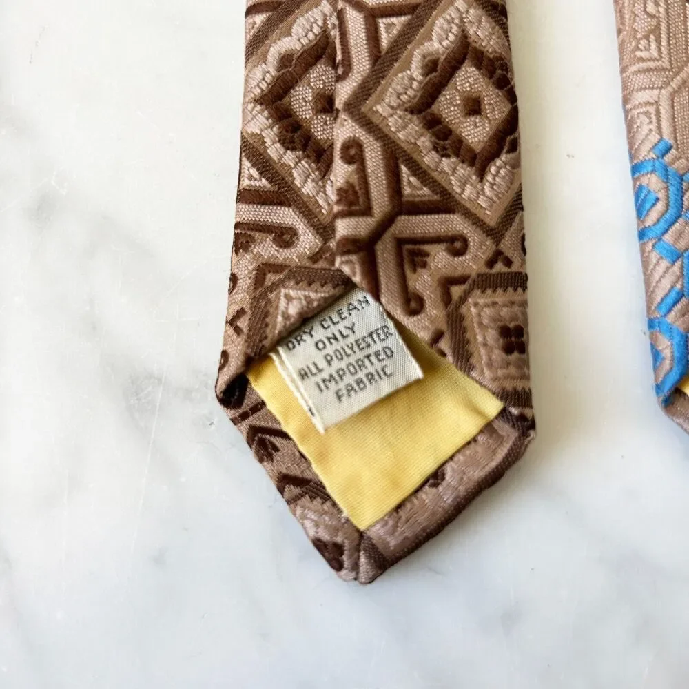 True Vintage 60s Wide Tie Geometric Blue Tan Brown Di Chianti Neck Tie 4.5 x 55